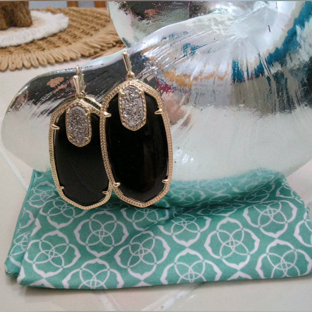 Kendra Scott Elle & Emmy dangle earrings with pouch